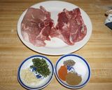 Foto del paso 1 de la receta: Chuletas de chancho al orégano con papas salteadas y brócoli