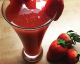 صورة لخطوة 2 من وصفة عصير الفراولة اللذيذ 😋