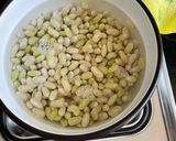 A picture of step 1 of Green Bean Stew.