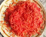A picture of step 1 of Gur Gajar ke meethe chawal/ (Sweet Jaggery Carrot Rice pudding).