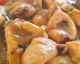 Foto del paso 8 de la receta: Chipirones y pechuga de pollo en salsa