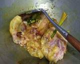 Foto langkah ke 3 dari resep Ayam Kari Kuning.