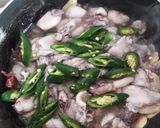 Foto langkah ke 3 dari resep Rice bowl cumi cabe hijau.
