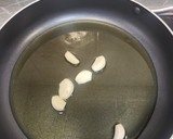 Foto del paso 2 de la receta: Pollo al ajillo con cava