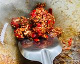 รูปขั้นตอนการทำที่ 3 ของ กะเพราหมูสับ+เนื้อสับผัดแห้ง เผ็ดร้อน 🔥🌶
