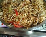 চাউমিন স্টাফড ক্যাপ্সিকাম (Chawmein stuffed capsicum recipe in Bengali) রেসিপি ধাপ - 2 ছবি