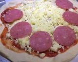 Foto langkah ke 5 dari resep THIN CRUST Pepperoni PIZZA 🍕.