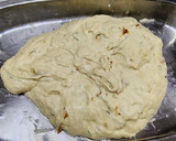 Foto del paso 6 de la receta: Focaccia con tomates secos, romero y olivas negras. Fácil y rápida, sin amasar. 🍅🫒🍞