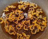 Foto del paso 7 de la receta: Salsa macha con chicharrón de Habanero