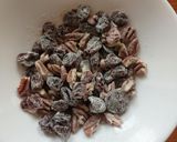 Foto del paso 2 de la receta: Panqué de La Lechera en licuadora con pasas y nueces