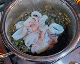 Foto del paso 11 de la receta: Calamares en su tinta con un toque de pasta de curry verde
