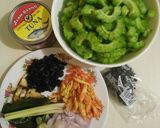 Foto langkah ke 1 dari resep Pare tumis tuna vs tausi.