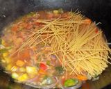 Foto del paso 3 de la receta: Salteado al wok de vegetales, pescado y pasta