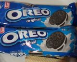 A picture of step 1 of Oreo chocolate milkshake.