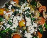 Foto del paso 2 de la receta: Pollo con setas y espinacas