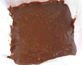 Foto del paso 2 de la receta: Brownie de cacao de avellanas sin horno con motivo navideños