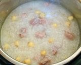 Hình bước làm 3 của món Cháo sườn hạt sen nấm 🍲
