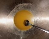 Foto langkah ke 3 dari resep Muffin Banana Cake (1 telur - no mixer).