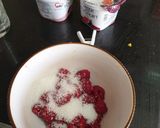 A picture of step 2 of Fruit parfait.
