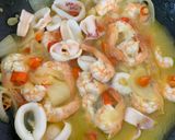 Foto langkah ke 3 dari resep Udang-cumi masak saos Padang.