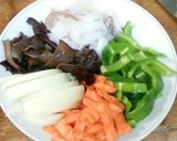 Foto langkah ke 1 dari resep Cumi tumis paprika hijau.