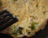 Foto del paso 2 de la receta Tortilla de ajitos tiernos con flor de sal a las pimientas