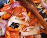 Foto del paso 5 de la receta: Saltado de Frejolito Chino con Pollo
