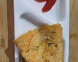 A picture of step 4 of Mooli paratha.