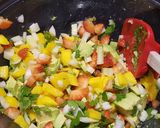 Foto del paso 1 de la receta Ceviche con fresas y mango