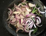 A picture of step 3 of Cauliflower Upma.
