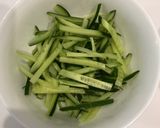 小黃瓜涼拌雞絲的食譜步驟2照片