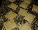 Foto del paso 3 de la receta: Raviolones caseros de pollo y espinaca