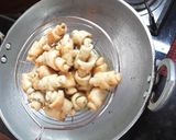 A picture of step 6 of Croissants Mathri.
