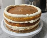 Foto del paso 31 de la receta: Memory Cake de Vainilla, Dulce de Leche y Buttercream de Chocolate Blanco (Torta de cumpleaños)