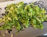 Une image de l'étape 3 de Salade de frisée aux tomates,mozzarella et fleurs de basilic.