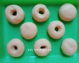 Foto langkah ke 4 dari resep Donat Lembut, Empuk dan Montok.
