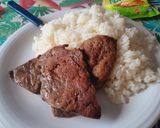 Foto del paso 3 de la receta: Hígado a la plancha con arroz🍚