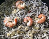 Foto del paso 4 de la receta Gambones al ajillo con gulas y cebolla 🦐🍽