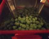 A picture of step 1 of Green peas sandwich.