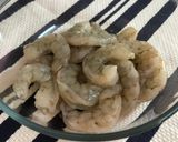 A picture of step 1 of Chilli Garlic Prawns.