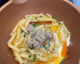 Hình bước làm 3 của món Nui Chiên Trứng Pate