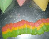 Foto langkah ke 5 dari resep Lidah Kucing Rainbow.