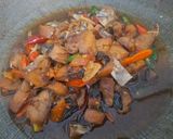 Foto langkah ke 7 dari resep Iwak Asin Telang Asam Manis Pedas.