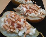 Foto del paso 6 de la receta: Peras rellenas de queso de cabra y piñones🍐