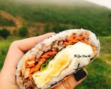 Hình bước làm 7 của món Onigirazu-cơm gói rong biển