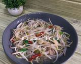 Foto langkah ke 3 dari resep Toge tumis bawang putih.