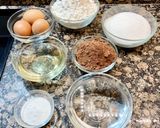 Foto del paso 1 de la receta Pastel de chocolate con jarabe de cacao