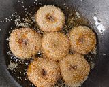 Foto langkah ke 5 dari resep Donat Pisang Wijen.