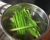 Foto del passaggio 2 della ricetta Cous Cous agli asparagi, carciofi e speck