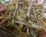 Hình bước làm 1 của món Khô mực chiên sate